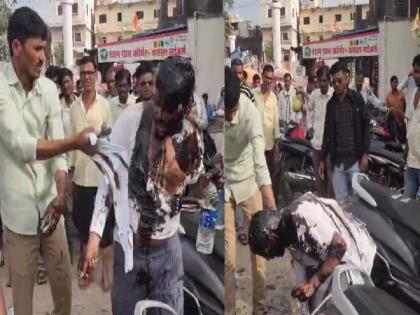Youth lynched for posting offensive post about Jarange Patil; Youth beaten up by supporters | जरांगे पाटलांबद्दल आक्षेपार्ह पोस्ट टाकल्याने तरुणाला काळं फासलं; समर्थकांकडून तरुणाला मारहाण Youth lynched for posting offensive post about Jarange Patil; Youth beaten up by supporters | जरांगे पाटलांबद्दल आक्षेपार्ह पोस्ट टाकल्याने तरुणाला काळं फासलं; समर्थकांकडून तरुणाला मारहाण