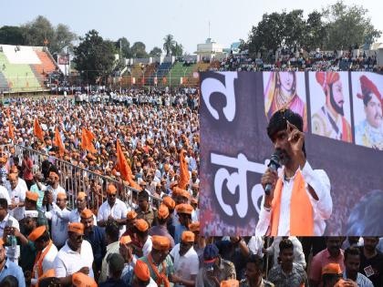 Break the siege of the Maratha community, Manoj Jarange Patil appealed in the meeting in Sangli | मराठा समाजाला पडलेला वेढा मोडून काढा, मनोज जरांगे-पाटील यांनी केले आवाहन 