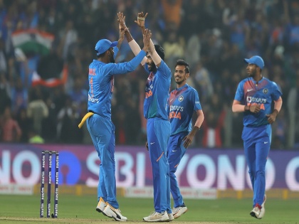 India vs Sri Lanka, 3rd T20I : Jasprit Bumrah now becomes the highest wicket-taker for India in T20Is | India vs Sri Lanka, 3rd T20I : जसप्रीत बुमराहचा दे धक्का; आर अश्विन, चहल यांचा मोडला विक्रम