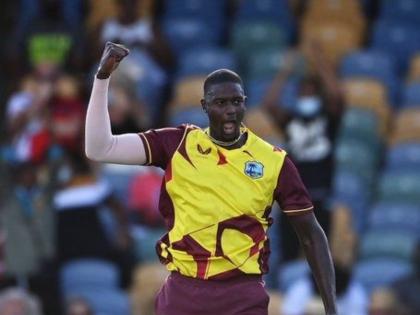 Jason Holder becomes the first Windies bowler to take a hat-trick in T20is, West Indies have defeated England by 17 runs to seal the series by 3-2, video | Jason Holder, WI vs ENG : W,W,W,W; जेसन होल्डरनं २०व्या षटकात डबल हॅटट्रिक घेत रचला इतिहास; इंग्लंडविरुद्धचा मालिका विजय विंडीजसाठी ठरला खास, Video