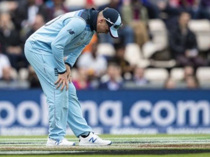 ICC World Cup 2019 : England's Jason Roy is set to miss his side's next two matches after suffering a hamstring tear | ICC World Cup 2019 : इंग्लंडला मोठे धक्के; शतकवीर फलंदाज जायबंद, कर्णधाराच्या खेळण्यावरही संभ्रम