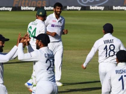 IND vs SA, 3rd Test Day 2 Live Updates : The perfect start for India, Jasprit Bumrah  removes Aiden Markram in the first over of the day, Watch Video  | IND vs SA, 3rd Test Live Updates : दुसऱ्याच चेंडूवर जसप्रीत बुमराहनं त्रिफळा उडवला, आफ्रिकेच्या धर्तीवर मोठा पराक्रम केला, Video 