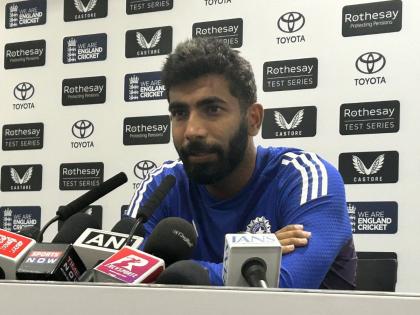 Jasprit Bumrah Hilarious Reaction During Press Conference Goes Viral | IND vs ENG: प्रेस कॉन्फ्रेंसदरम्यान पत्रकाराला पत्नीचा फोन; बुमराह असं काय बोलला की, सगळेच हसले!