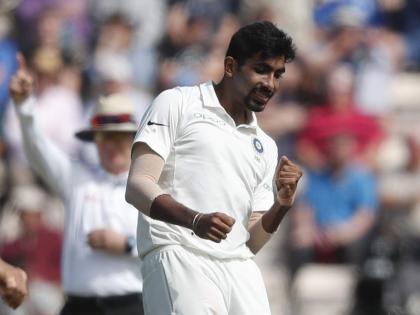 Chaminda Vaas advises Jasprit Bumrah to play carefully for a long career | प्रदीर्घ कारकिर्दीसाठी जसप्रित बुमराहने सांभाळून खेळावे, चामिंडा वासचा सल्ला