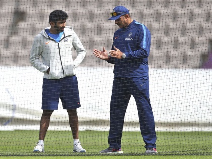 ICC World Cup 2019 : Jasprit Bumrah Undergoes Dope Test Ahead of South Africa Clash | ICC World Cup 2019 : दक्षिण आफ्रिकेविरुद्धच्या सामन्यापूर्वी जसप्रीत बुमराहची 'डोप टेस्ट'! 