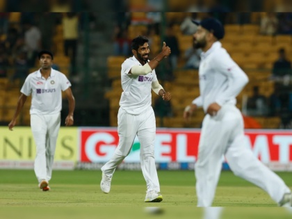 IND vs SL, 2nd Test Pink Ball Test Live Updates : Sri Lanka bowled for 109. India with the lead of 143 runs. Bumrah the hero with his maiden fifer in India in Tests | IND vs SL, 2nd Test Live Updates : Jasprit Bumrah ची विक्रमी कामगिरी, श्रीलंकेची पहिल्या डावात हाराकिरी; भारताकडे मजबूत आघाडी