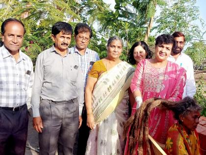 Solapur: After 21 years, Radhabai becomes Jata-free; An initiative of the Annis city branch, Jata was removed through awareness | Solapur: २१ वर्षानंतर राधाबाई झाल्या जटामुक्त; अंनिस शहर शाखेचा उपक्रम, प्रबोधन करून काढली जटा