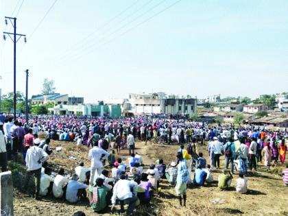 CPI (M) March against Forest Department, after filing of criminal cases against tribal farmers | आदिवासी शेतकऱ्यांवर गुन्हे दाखल केल्याने सीपीएमने वनविभागाविरोधात केला मार्च