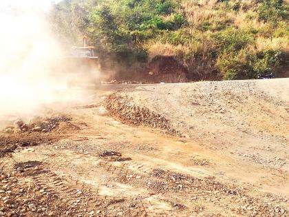 Road maintenance in tribal areas of Jawar | जव्हारमधील आदिवासी भागातील रस्त्यांची दुरवस्था