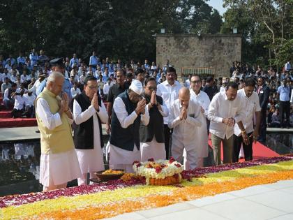 Jawaharlal Darda 27th Memorial Day: Babuji fearless journalism is an inspiration for Maharashtra; Statement of Governor Haribhau Bagde on | बाबूजींची निर्भीड पत्रकारिता महाराष्ट्रासाठी प्रेरणादायी; राज्यपाल हरिभाऊ बागडेंचं प्रतिपादन