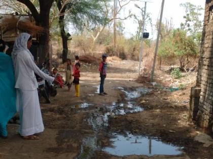 Health team visit at Jawla village | साथीचे आजार; जवळा येथे आरोग्य पथकाची भेट