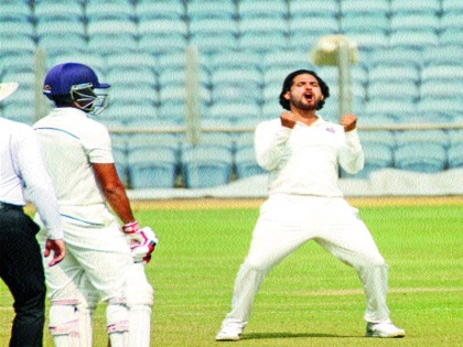 In trouble; Hosts Maharashtra have the opportunity to take lead in first innings | मुंबई अडचणीत; यजमान महाराष्ट्राला पहिल्या डावात आघाडी घेण्याची संधी
