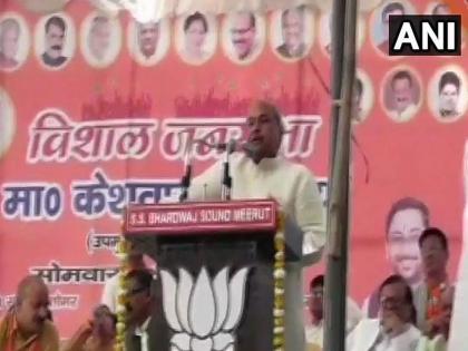 bjp leader jayakaran gupta gives disputed statement about priyanka gandhi clothes in meerut | प्रियंका गांधींच्या कपड्यावरुन भाजपा नेत्याचे वादग्रस्त विधान