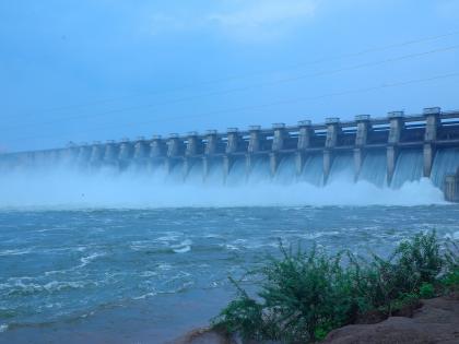Discharge from Jayakwadi dam reduced in four stages; inflow 14 thousand 256 cusecs, discharge 28 thousand 996 cusecs | जायकवाडीतून विसर्ग चार टप्प्यांत कमी; आवक १४,२५६ क्युसेक, विसर्ग २८,९९६ क्युसेक Discharge from Jayakwadi dam reduced in four stages; inflow 14 thousand 256 cusecs, discharge 28 thousand 996 cusecs | जायकवाडीतून विसर्ग चार टप्प्यांत कमी; आवक १४,२५६ क्युसेक, विसर्ग २८,९९६ क्युसेक