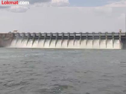 18 gates of Jayakwadi dam opened for the second time in a month | एकाच महिन्यात दुसऱ्यांदा उघडले जायकवाडी धरणाचे १८ दरवाजे