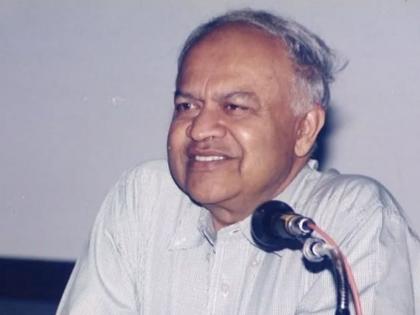 The funds received by the conference president were returned, Dr. Jayant Narlikar's greatness was seen | संमेलनाध्यक्षांना मिळणारा निधी केला परत, डॉ. जयंत नारळीकरांच्या मोठेपणाचे घडले दर्शन The funds received by the conference president were returned, Dr. Jayant Narlikar's greatness was seen | संमेलनाध्यक्षांना मिळणारा निधी केला परत, डॉ. जयंत नारळीकरांच्या मोठेपणाचे घडले दर्शन