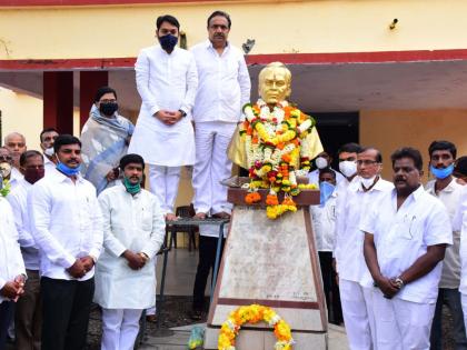 Give Bharat Ratna to Sahitya Ratna Lokshahir Anna Bhau Sathe Jayant Patil | साहित्यरत्न लोकशाहीर अण्णा भाऊ साठे यांना भारतरत्न द्या : जयंत पाटील