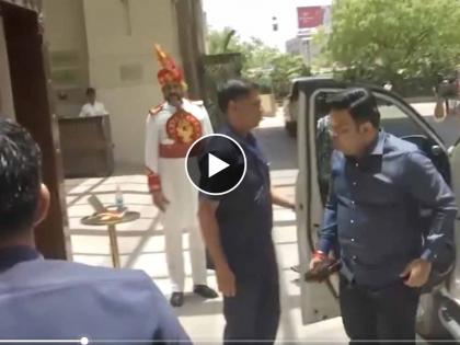  BCCI Secretary Jay Shah and BCCI Chief Selector Ajit Agarkar arrive at a hotel in Ahmedabad to attend the T20 World Cup team selection meeting.  | T20 World Cup संघ निवडीच्या हालचालींना वेग: जय शाह, अजित आगरकर यांच्यात बैठक