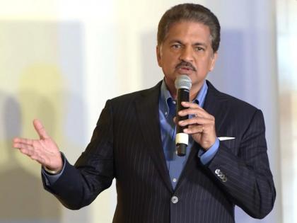 Anand Mahindra on Ukraine War: gathering people to fight against Russia, atomic bomb will fade against this power of Ukraine'; Anand Mahindra Shares video | Anand Mahindra on Ukraine War: 'अणुबॉम्बची ताकदही फिकी पडेल'; महिंद्रांनी केले युक्रेनच्या लढवय्यांचे कौतुक