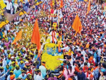 Manoj Jarange-Patil has left for Mumbai with a fleet of hundreds of vehicles and thousands of his volunteers and activists | मराठा आंदोलनाचे वादळ मुंबईच्या दिशेने; जरांगे-पाटील यांचे प्रस्थान, २६ पासून उपोषण