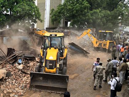 2622 properties on three roads in Chhatrapati Sambhaji Nagar demolished; Municipal Corporation will not stop | छत्रपती संभाजीनगरात तीन रस्त्यांवरील २६२२ मालमत्ता जमीनदोस्त; मनपा थांबणार नाही