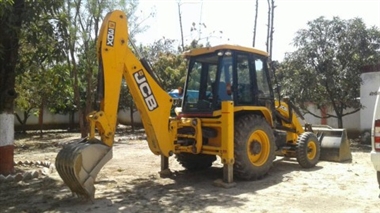 Without the need for work 28 JCB machine will be available on the spot | सुजलाम्, सुफलाम् अभियान : कामाअभावी २८ जेसीबी मशिन जागेवरच