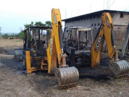 Naxals torch four vehicles engaged in road construction work in bihars gaya | महाराष्ट्रानंतर बिहारमध्ये नक्षलवाद्यांचा उच्छाद; जेसीबी, ट्रॅक्टर पेटवले