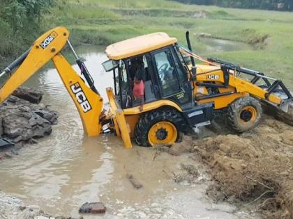 Farmers will get free JCB for water conservation works | जलसंधारणासाठी शेतकऱ्यांना मिळणार मोफत जेसीबी