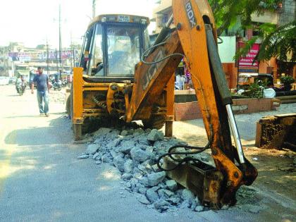 Wasted billions of crores due to lack of planning, digging of concrete road again for water channel | नियोजनाअभावी कोट्यवधी वाया,जलवाहिनीसाठी काँक्रिटच्या रस्त्याचे पुन्हा खोदकाम