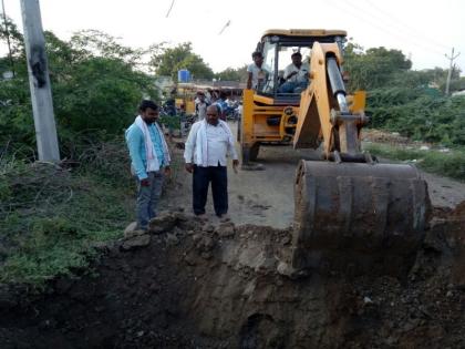 The noise of sand smugglers stopped, revenue excavated river bank | वाळू तस्करांचा गोंगाट थांबला, महसूलने खोदले नदीपात्र