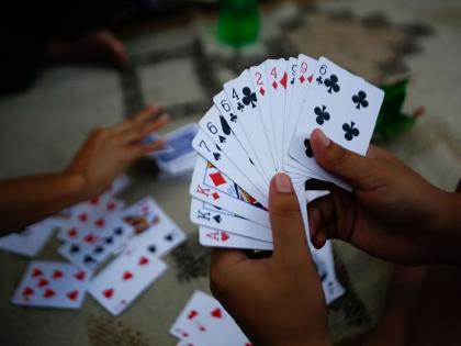 8 arrested playing gambling at Kirnapur; Two lakh worth of goods seized | किरनापूर येथे शेतात जुगार, ८ जणांना अटक; दोन लाखांचा मुद्देमाल जप्त 