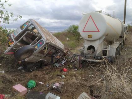 A tanker hit the jeep of the devotees who were returning from God darshan; Six devotees died | देवदर्शन करून परत निघालेल्या भाविकांच्या जीपला टँकरची धडक; सहा भाविकांचा मृत्यू