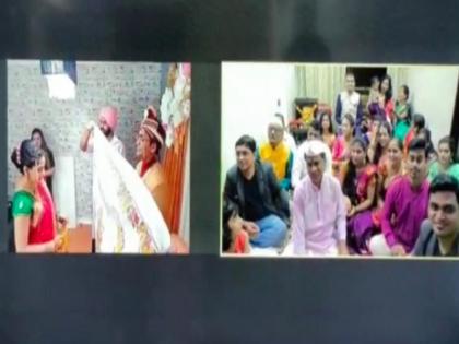 An online wedding of a Canadian couple from Dombivli, a unique wedding is being discussed everywhere | कॅनडात असलेल्या जोडप्याचा डोंबिवलीहुन ऑनलाइन विवाह संपन्न, अनोख्या लग्नाची सर्वत्र चर्चा