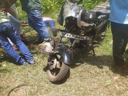 man died on the spot after bike hits a tree | दुचाकी झाडावर आदळली, दुचाकीस्वाराचा जागीच मृत्यू, राष्ट्रीय महामार्गावरील देवसर्रा येथील घटना