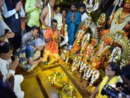 Union Finance Minister Nirmala Sitharaman visited jejuri khandoba temple | केंद्रीय अर्थमंत्री निर्मला सीतारामन यांनी घेतले खंडेरायाचे दर्शन