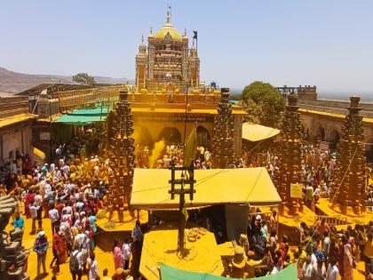 A shout of Yelkot Yelkot Jai Malhar in Jejuri Millions of devotees visit Khanderaya | जेजुरीत 'येळकोट येळकोट जय मल्हार' चा जयघोष; लाखो भाविक खंडेरायाच्या दर्शनाला