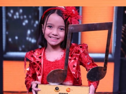 just 9 year old jetshen lama won saregamapa trophy impressed everyone with her singing | केवळ ९ वर्षांच्या 'जेटशेन' ने जिंकली सारेगमपची ट्रॉफी, चिमुकलीच्या गायकीने जिंकले चाहत्यांचे मन