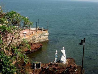 Some parts of world famous Donapal Jetty are closed for visitors | जगप्रसिद्ध दोनापावल जेटीचा काही भाग पर्यटकांसाठी बंद