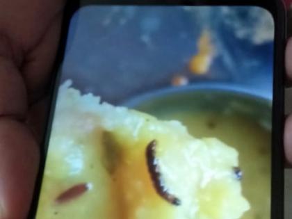 Larvae at meal at Shivaji University Corona Care Center | शिवाजी विद्यापीठ कोरोना केअर सेंटरमध्ये जेवणात अळ्या