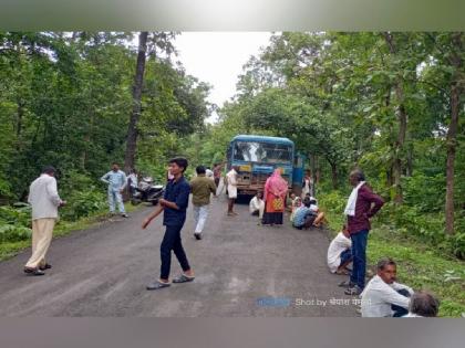 The balance was lost and the driver became alert; Due to vigilance, 30 passengers were saved! | संतुलन बिघडले अन् चालक सावध झाले; सतर्कतेमुळे ३० प्रवासी बचावले !