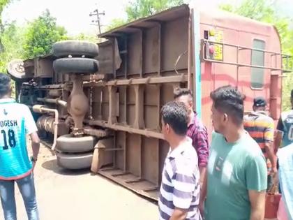 Terrible accident of a train going from Shrivardhan to Mumbai; 16 passengers injured, hospitalized | श्रीवर्धनवरून मुंबईला जाणाऱ्या गाडीचा भीषण अपघात; १६ प्रवासी जखमी, रुग्णालयात दाखल