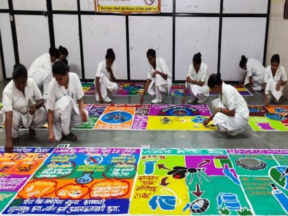 'Keep Clean - Avoid Malaria' message through rangoli, an activity carried out at 15 places on a single day | आकर्षक रांगोळींतून 'स्वच्छता पाळा-हिवताप टाळा'चा संदेश, एकाच दिवशी १५ ठिकाणी उपक्रम