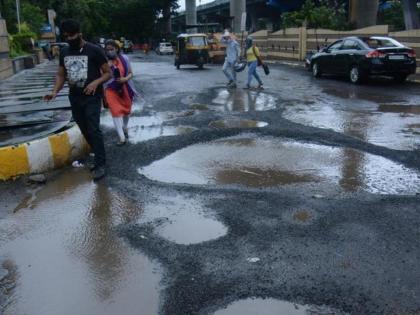 Bitcoin fined Rs 10 lakh for ineffective road repairs by Thane Municipalty | रस्ते दुरुस्तीची कामे कुचकामी करणाऱ्या बिटकॉनला १० लाखांचा दंड