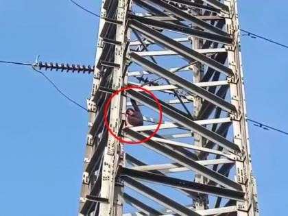 Jharkhand: girl madly in love climbed high tension tower In Jamshedpur | 'माझ्या बॉयफ्रेंडला बोलवून घ्या नाहीतर...' दारू पिऊन हाय टेन्शन टॉवरवर चढली लेडी वीरू! Jharkhand: girl madly in love climbed high tension tower In Jamshedpur | 'माझ्या बॉयफ्रेंडला बोलवून घ्या नाहीतर...' दारू पिऊन हाय टेन्शन टॉवरवर चढली लेडी वीरू!