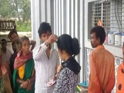 The wife was secretly running away with her lover in the middle of the night, there was a noise and the husband woke up! You will be shocked to hear what happened next... | मध्यरात्री प्रियकरासोबत गुपचूप पळून चालली होती पत्नी, आवाज झाला अन् पती उठला! पुढे जे झालं ते ऐकून व्हाल हैराण... The wife was secretly running away with her lover in the middle of the night, there was a noise and the husband woke up! You will be shocked to hear what happened next... | मध्यरात्री प्रियकरासोबत गुपचूप पळून चालली होती पत्नी, आवाज झाला अन् पती उठला! पुढे जे झालं ते ऐकून व्हाल हैराण...