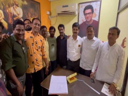 MNS officials unite to end factionalism in Ambernath; After Raj Thackeray's visit, all office bearers came together | अंबरनाथमध्ये गटबाजी संपवत मनसे पदाधिकारी एकत्र; राज ठाकरेंच्या दौऱ्यानंतर सगळे पदाधिकारी आले एकत्र