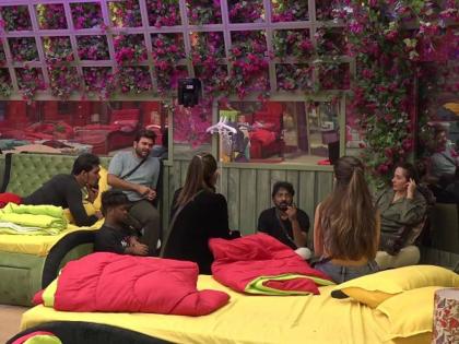 Bigg Boss Marathi 4, Day 10 : Group battle in the house?, says Kiran Mane - Taking it in a group means… | Bigg Boss Marathi 4, Day 10 : घरामध्ये गटबाजी?, किरण माने म्हणताहेत - याला ग्रुपमध्ये घेणं म्हणजे…