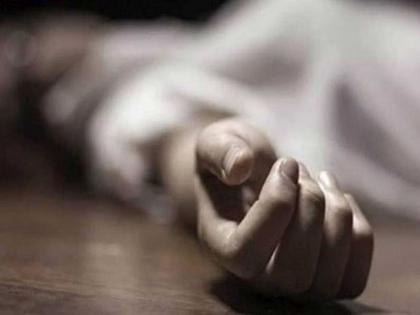 Elderly man committed suicide by hanging himself in jalgaon | खळ्यातील झोपडीत वृध्दाची गळफास घेवून आत्महत्या