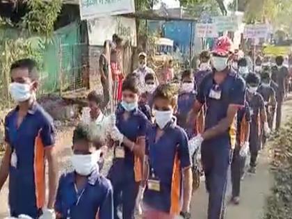 Students of Ashram School staged an awareness rally on the occasion of World Science Day | आश्रम शाळेच्या विद्यार्थ्यांनी जागतिक विज्ञान दिनाचे औचित्य साधत काढली जनजागृती रॅली