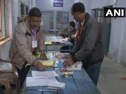 Voting for 20 Assembly seats begins in jharkhand, the fate of veterans will be closed in EVMs | विधानसभेच्या 20 जागांसाठी मतदान सुरू, दिग्गजांचे भवितव्य EVM मध्ये बंद होणार